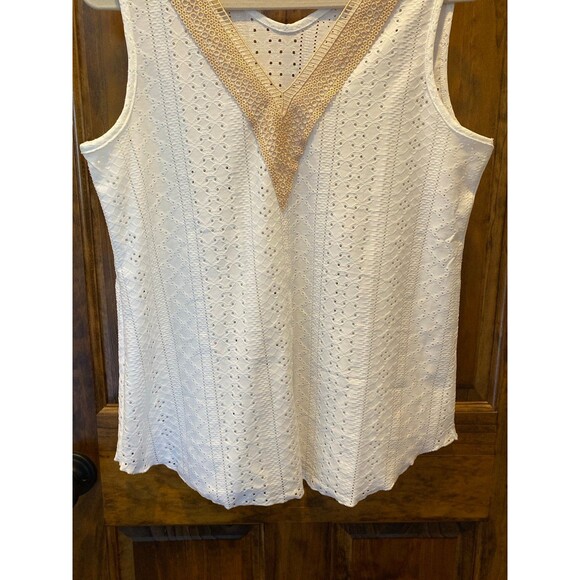 Womens Tank Top Size Large White V Neck with Crochet Border Lightweight New - Picture 6 of 12